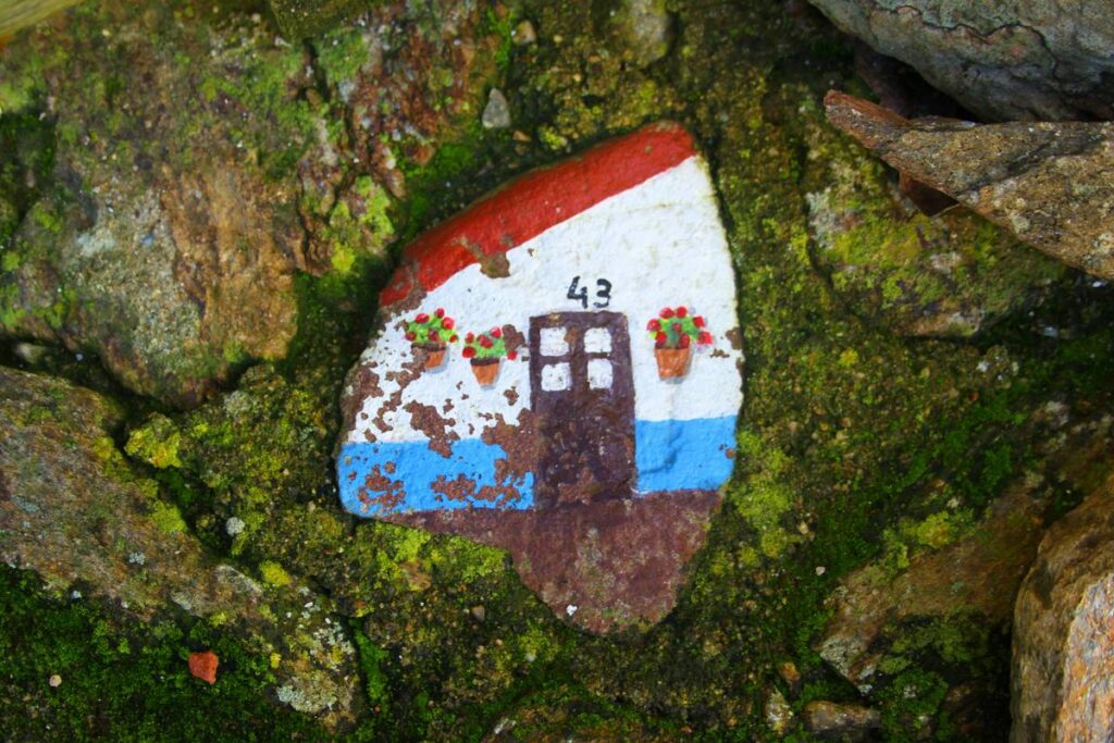 Outdoor Activity Rock Painting Design Easy: Turn Pebbles into Outdoor Art